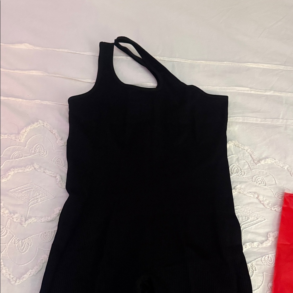Black Ribbed One-Shoulder Jumpsuit - Picture 4 of 7